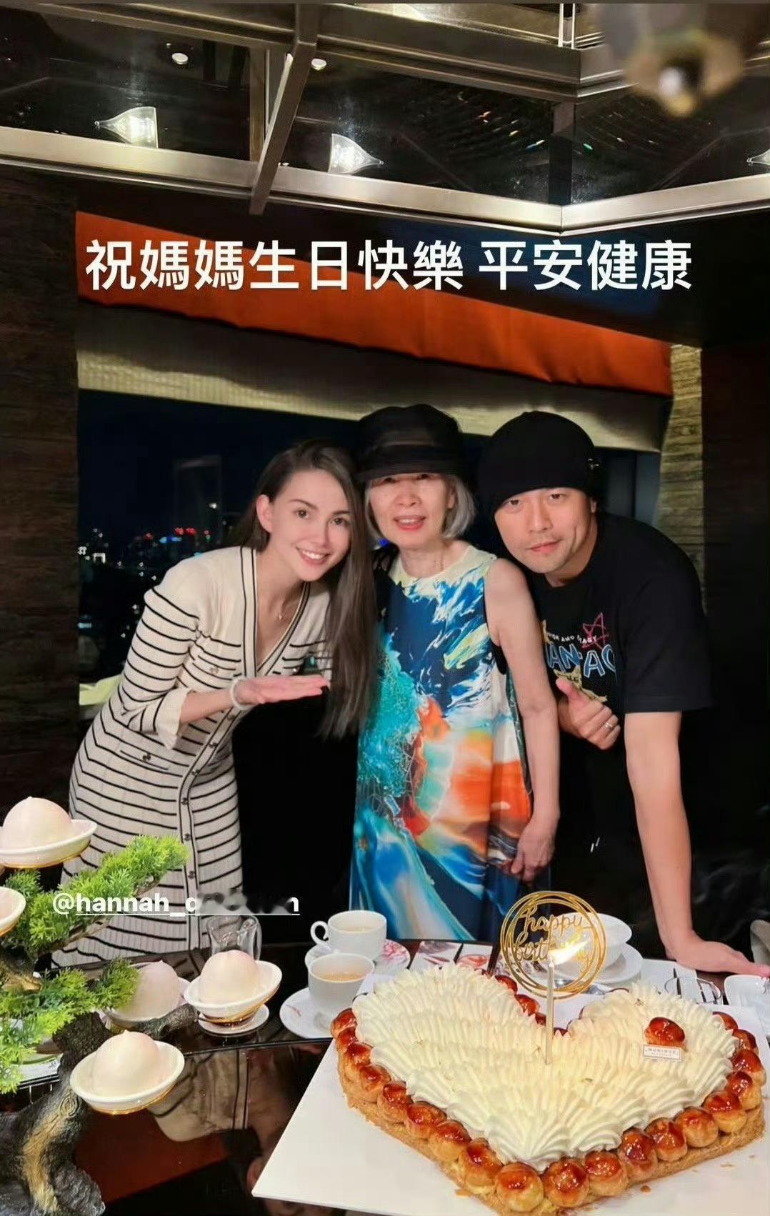 祝周妈妈生日快乐，身体健康​​​