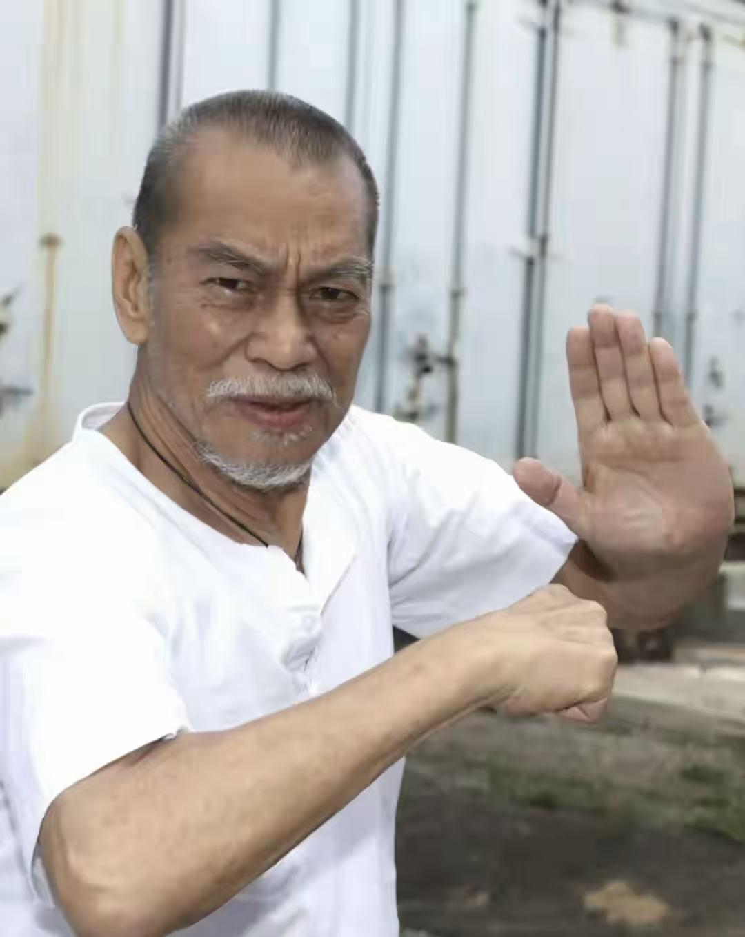陈观泰追悼会曝光，两个孩子都在现场，没想到如此冷清！9月5号，陈观泰的追悼会