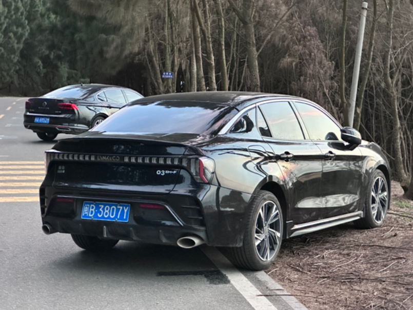 领克最稀有车型—03EMF已经6k公里了，因为刚实习工资低，想选一个年轻运动省油