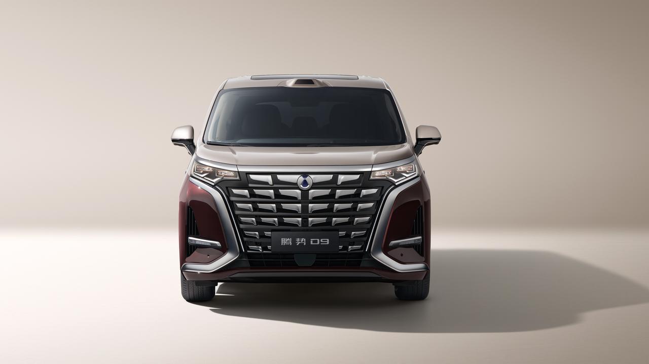 新能源豪华MPV开创者腾势D9迎来升级，迭代车型正式定名第二代腾势D9，这款新车
