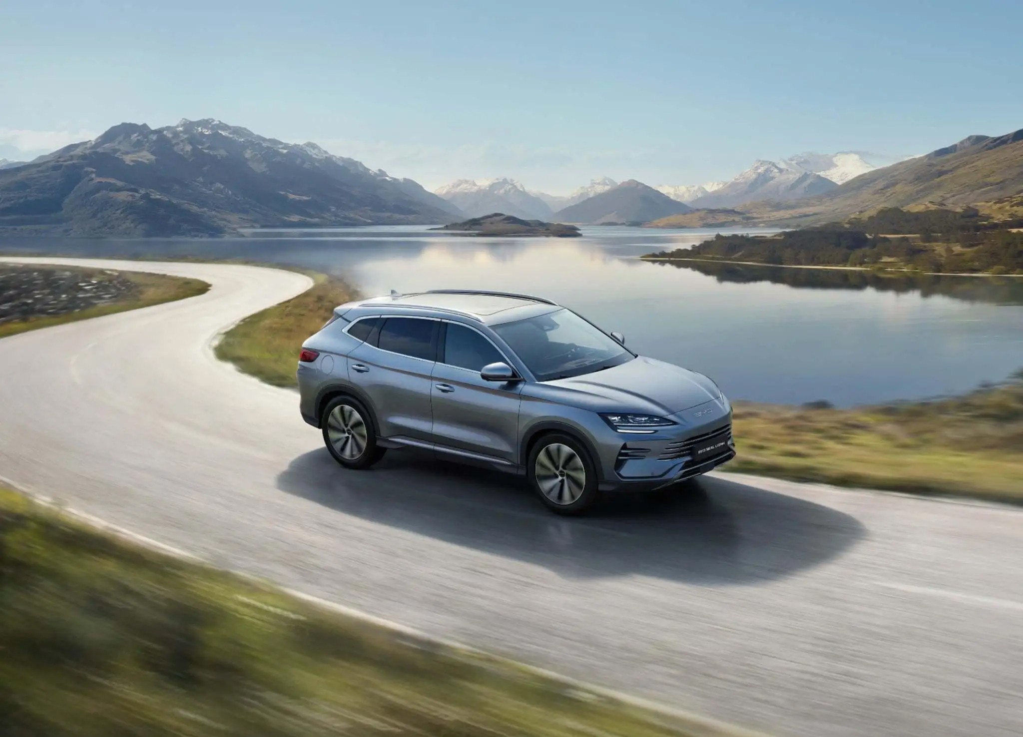 比亚迪出租车在海外火了，国内却没人当回事。这事儿挺有意思，不是因为车多贵，而