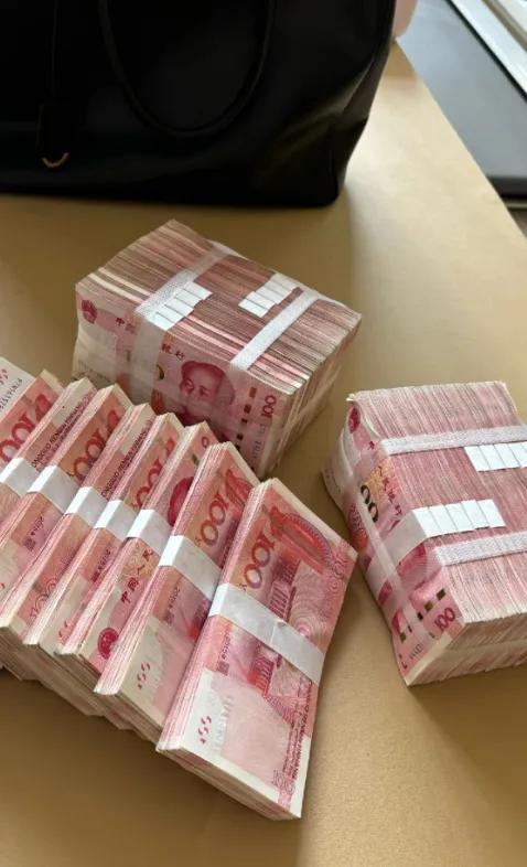 2026年开始了，奉劝大家赶紧把存款存到银行里。毕竟你永远不知道金价会不会涨、