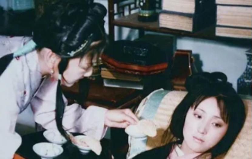2007年，陈晓旭到了弥留之际，她让人联系前夫毕彦君，说自己想见毕彦君一面，可是