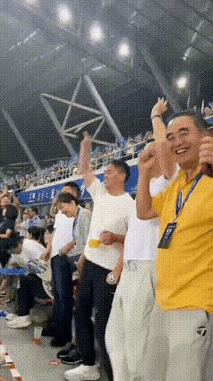 强哥奖100万，宿迁赢淮安。昨天（8月30日），“苏超”联赛宿迁队对战淮安队。