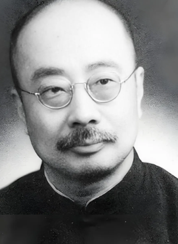 1936年，鲁迅去世的第2天，和鲁迅反目成仇13年的弟弟周作人，若无其事地去学校