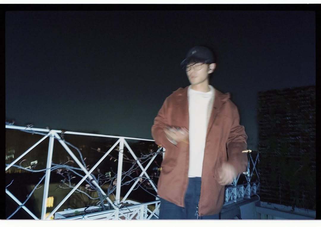 【肖战米兰日常随拍】“Goodnight.🌕”抵达米兰后，在社交媒体分享了一