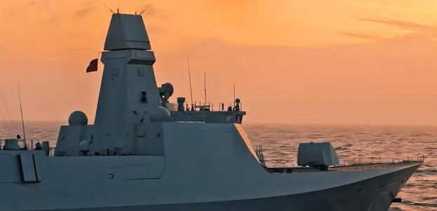 052D的舰长座椅比054B差在哪？央视曝光了054B护卫舰的舰桥内部细节