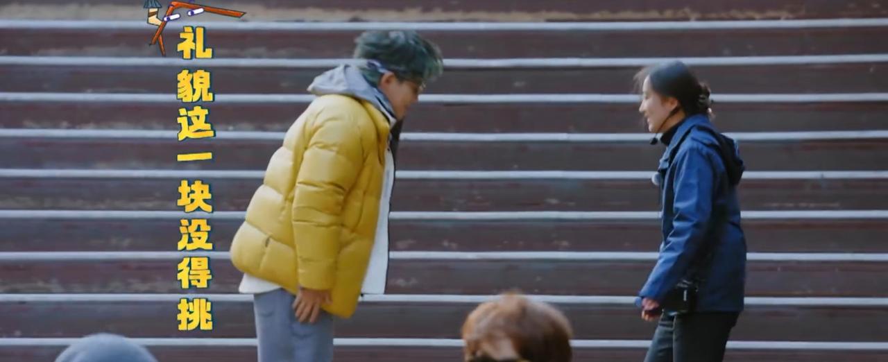 看到这一幕，就知道苏醒藏不住了，真的是这样的。苏醒，张远他们同游虎跳峡，