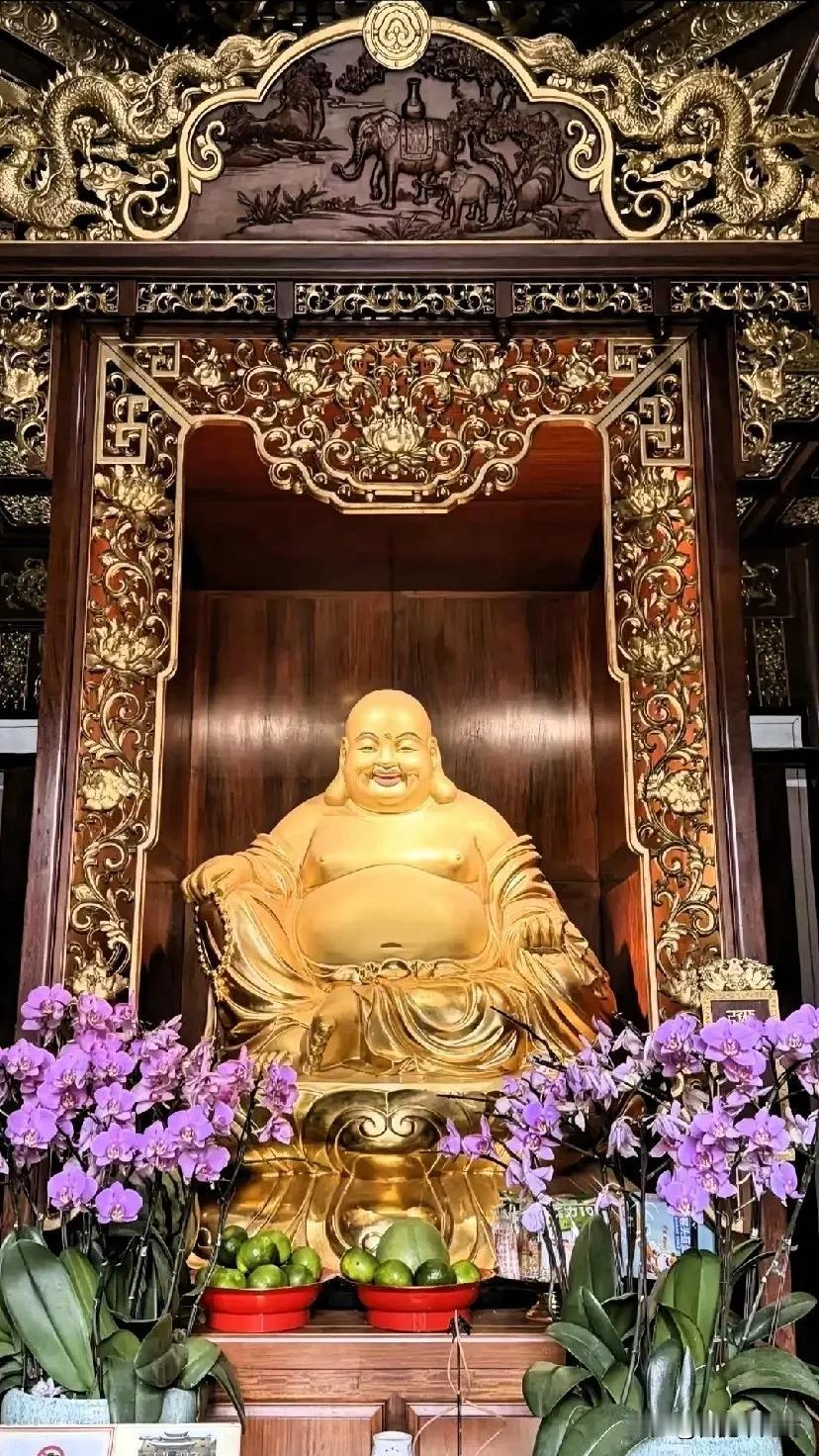 九华山祇园寺的这尊弥勒佛，笑里藏着最治愈的人生答案走进九华山祇园寺的天王殿
