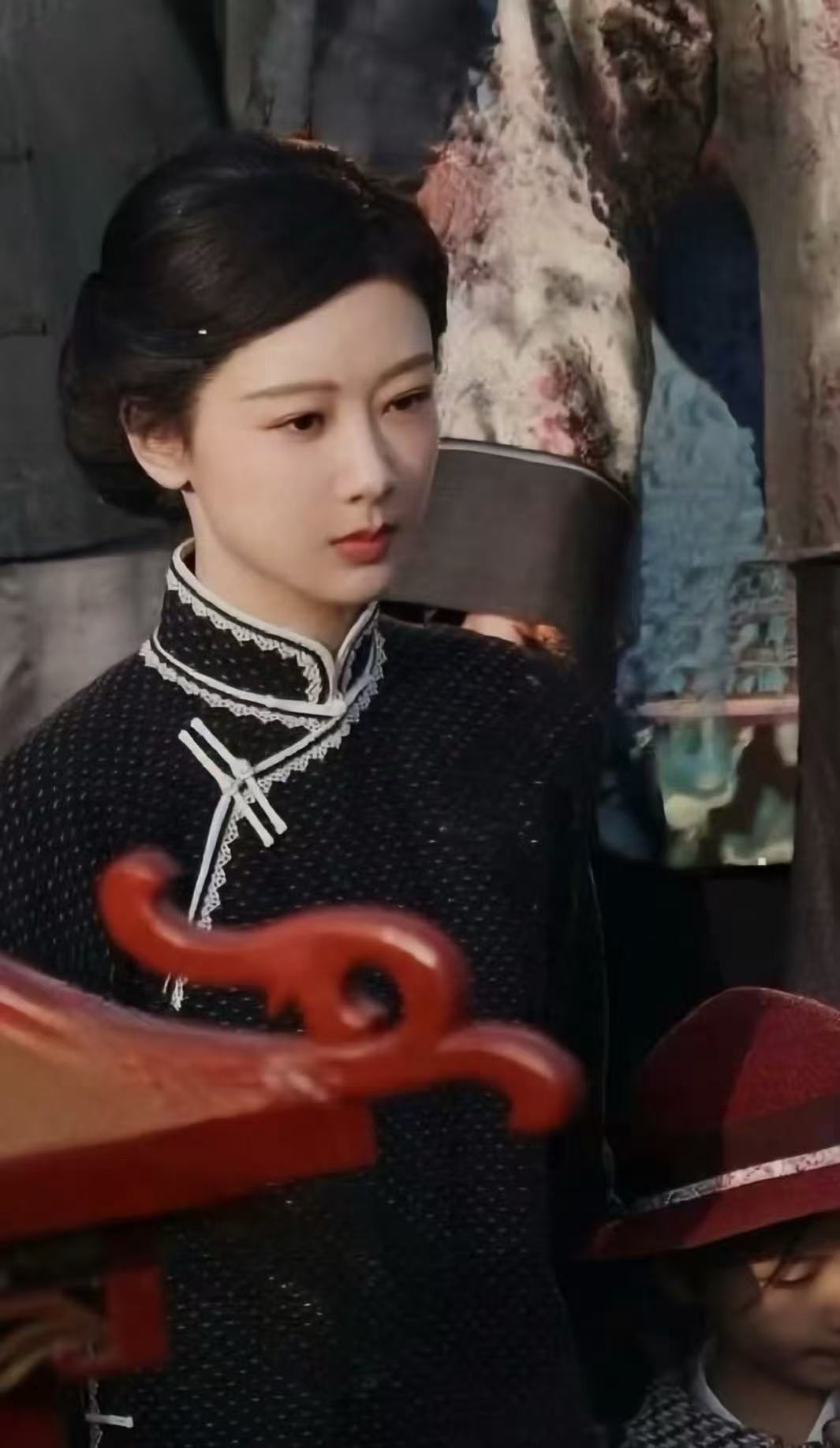 杨紫玉兰花开君再来旗袍盘发路透杨紫玉兰花开君再来旗袍造型路透啊啊啊啊！这个杨紫穿