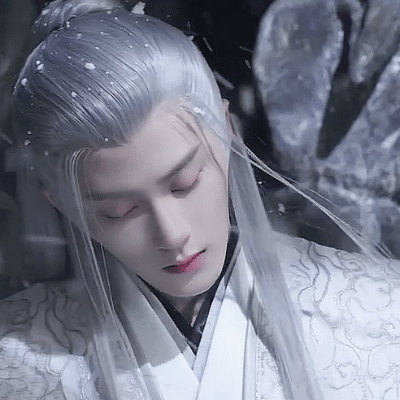 经历了谢却山定妆的震撼，突然很好奇当年相柳定妆时火国也是这样爽吗？然后就被老粉科