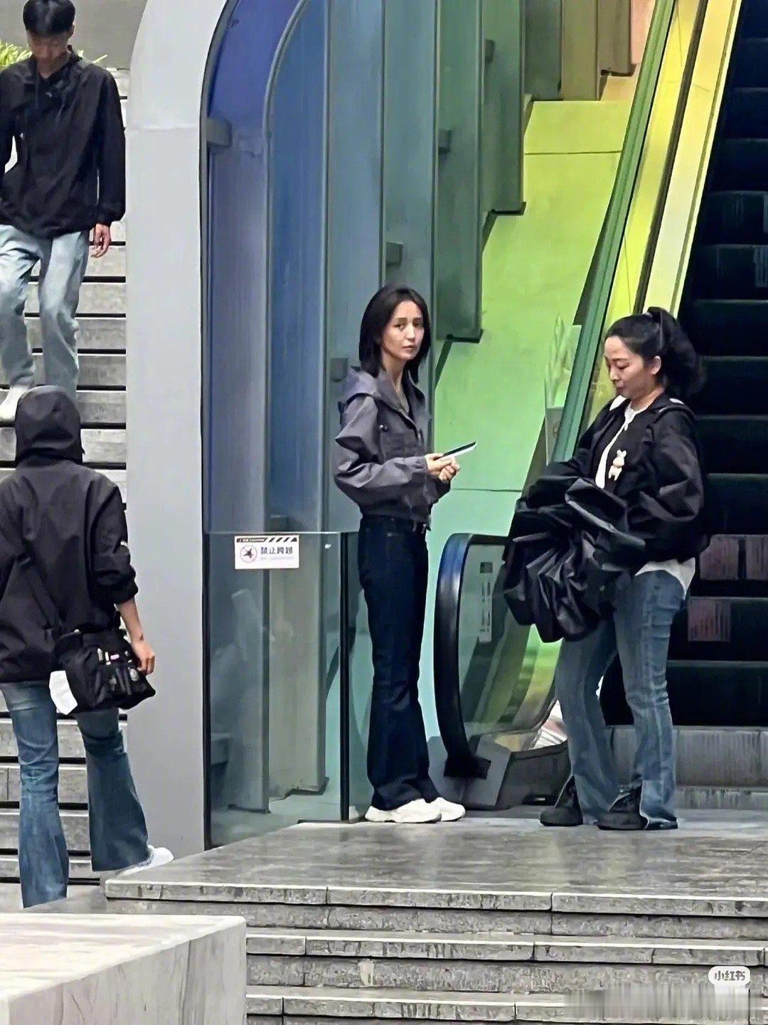 网友偶遇一位女演员，看着状态如何？