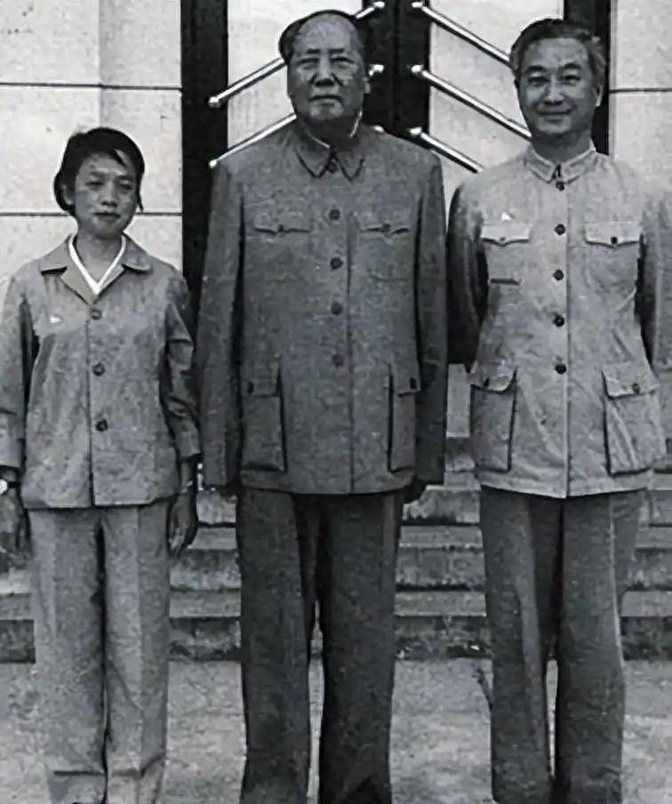 1974年，一个42岁、且已在中南海工作了21年的中年妇女被毛主席