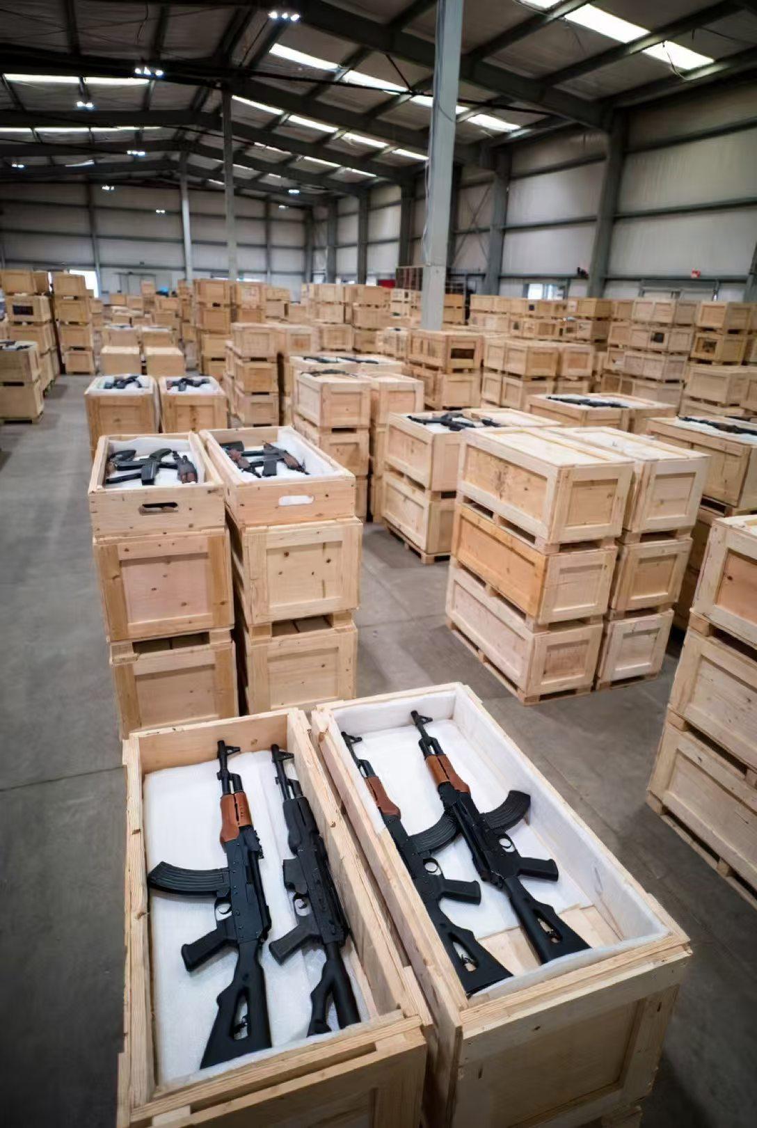 伊朗民间有数百万支枪，很可能爆发内战！伊朗革命卫队地下导弹城，已经进入最高最高级