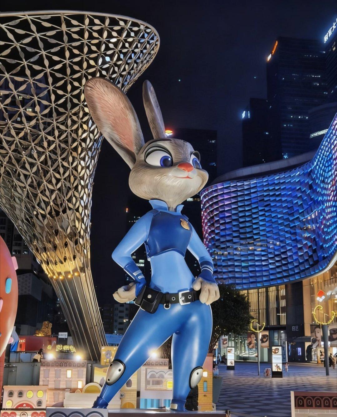 深圳近20年房价走势2005年：5157元，起步低位2006年：6766元，稳步