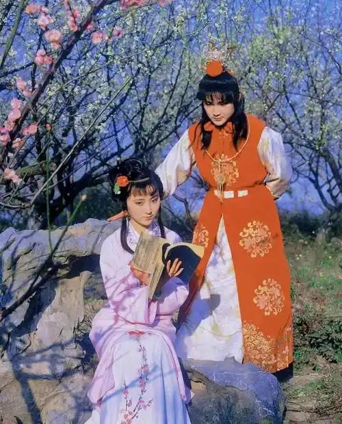 《红楼梦》到底想说什么？说白了，就是一个“好”字如何变成“了”的故事。贾府当