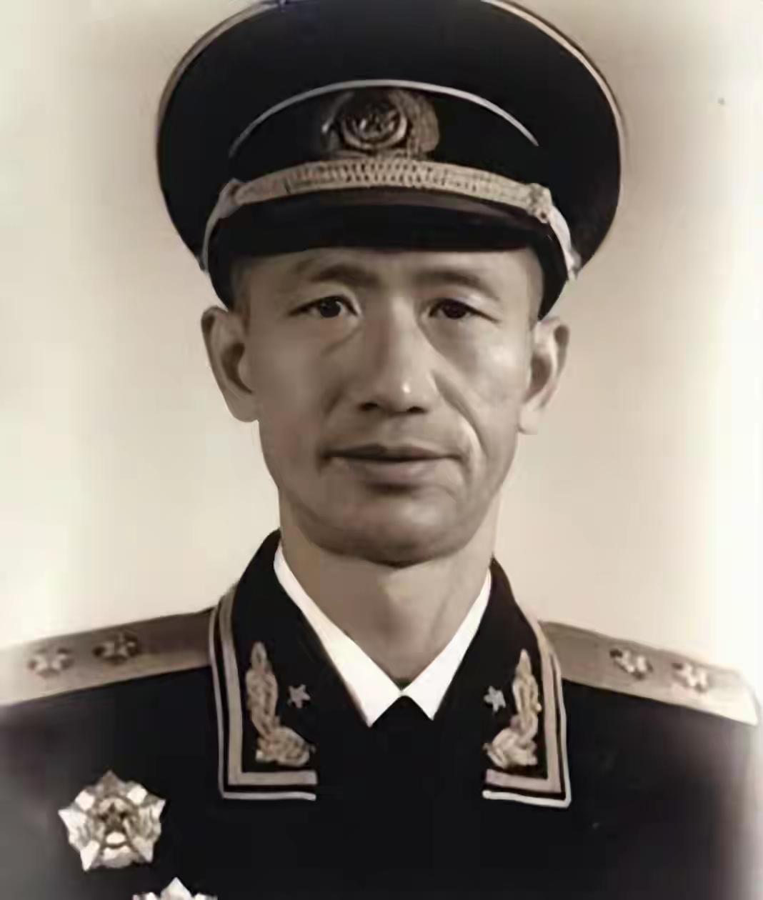 1963年周希汉中将的专车司机小黄转业后，最终是什么级别呢？话说这事儿得从头