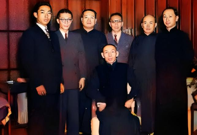 1991年，杜月笙的儿子杜维善来到了北京，想收回父亲当年购置的四合院，然而住户却