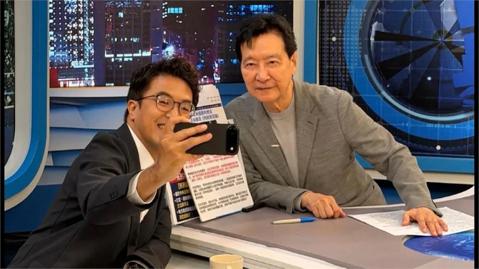 这“自由”，如你所愿。回旋镖来了。蔡康永捧沈伯洋的臭脚，章万安非说是言论自由。于