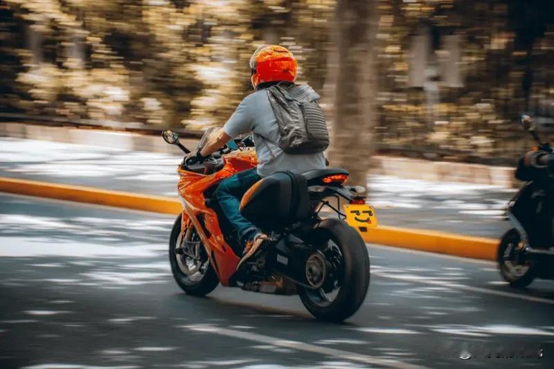 新国标电动车遇冷，摩托车驾考火爆：出行工具的市场变局近期，新国标电动车的市