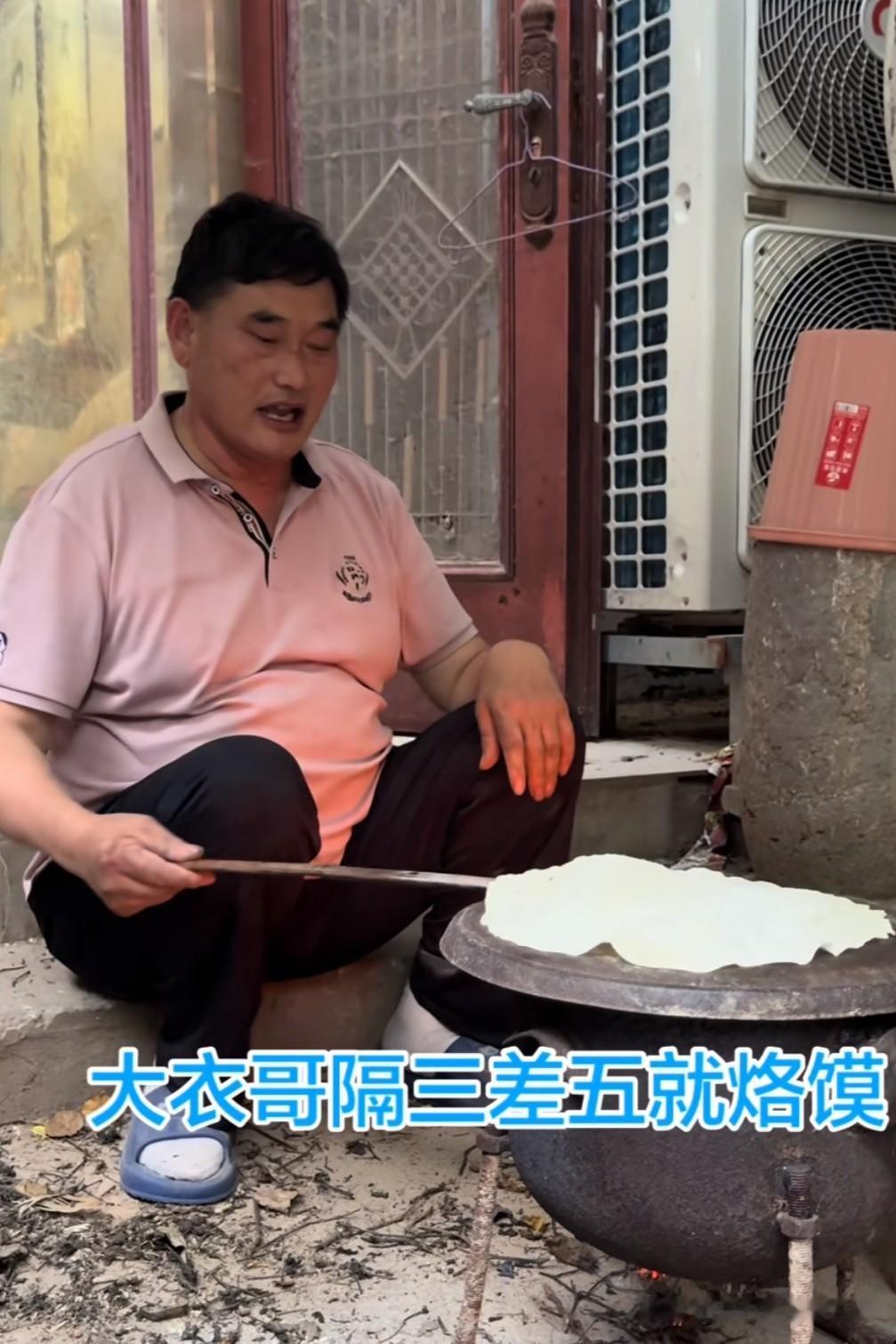 大衣哥朱之文亲自辟谣不是因为有人说他不让媳妇直播而是关于儿子朱小伟2万块生活