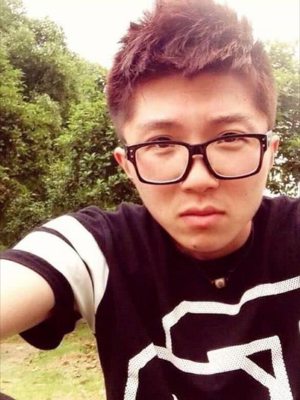 明星成名前都做过什么工作的呢？刘德华：发廊的理发师。葛优：插队养了三年猪。