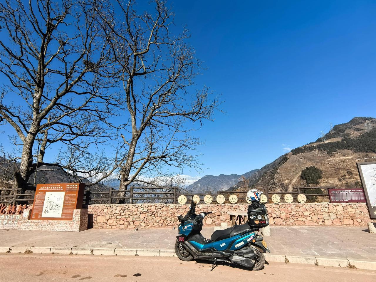 登上山顶看美景尽收眼底自然风景山顶看风景风景旅游摄影