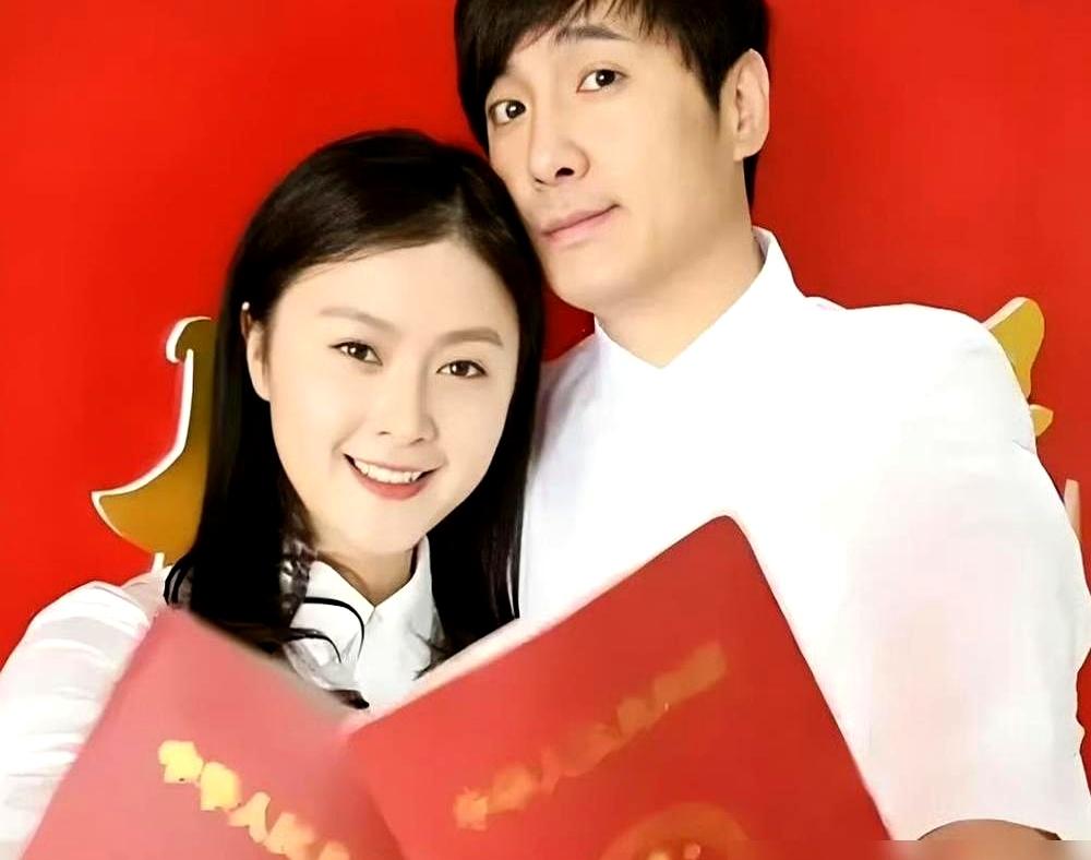 别只羡慕明星急速瘦身。2025年9月被拍到180斤，全网猜她怀二胎；四个月内瘦