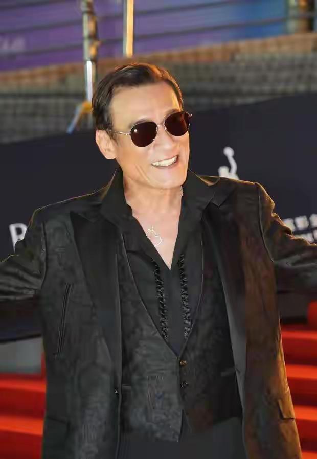 金像奖红毯名场面！三大传奇同框，港片黄金时代的活化石同框了第44届金像奖红