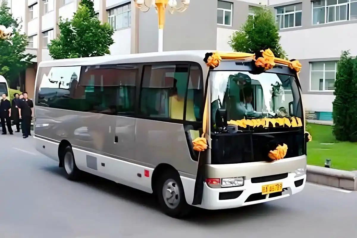 2025年12月15日上午10时，北京昌平殡仪馆久安厅内，一场朴素庄重的告别仪式