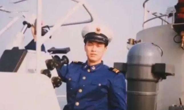 1997年，19岁战士救人溺亡父母几度昏厥，谁料20年后母亲病逝，守灵的竟是个陌