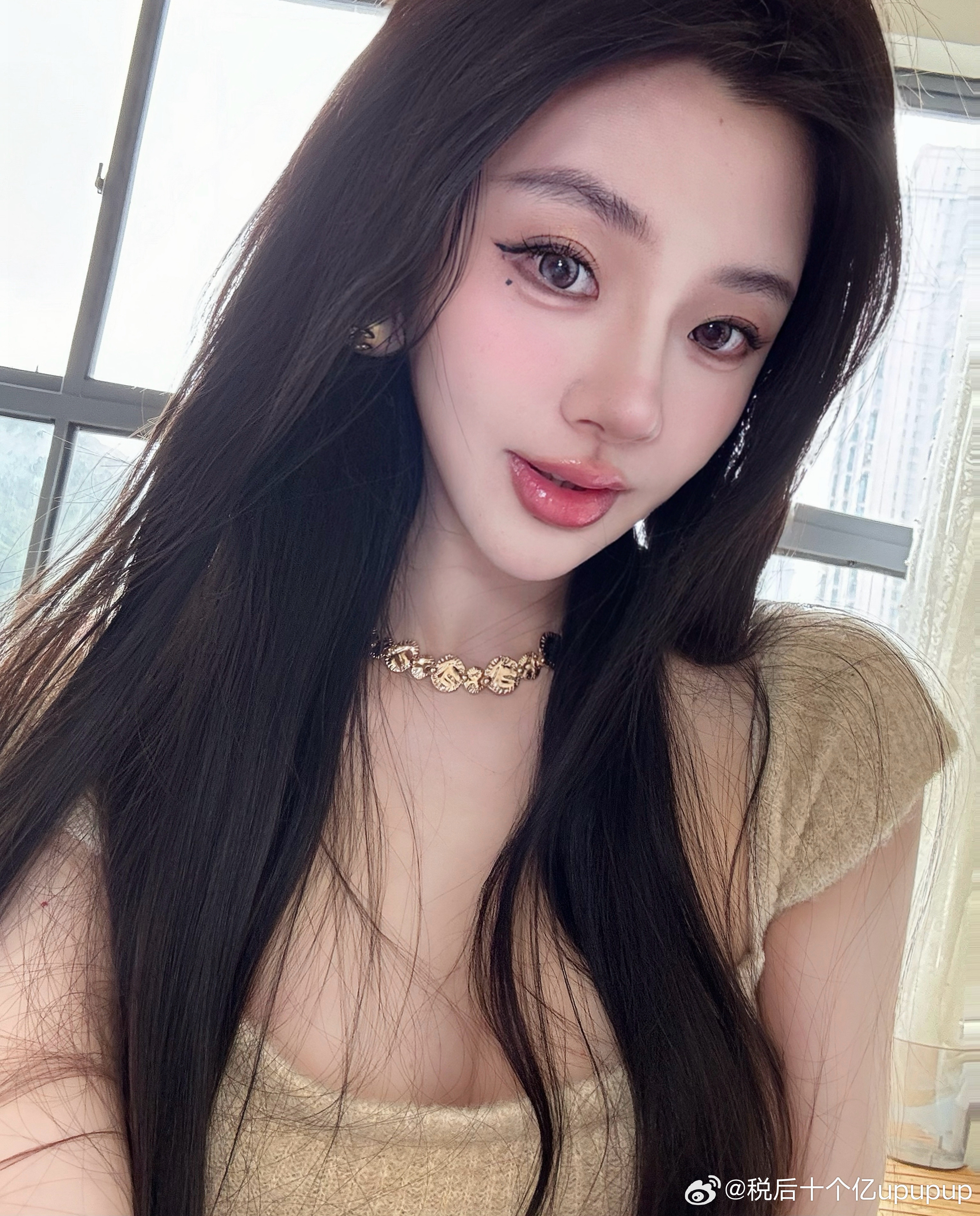 粗门约会浅浅画个妆表示对对象的尊重