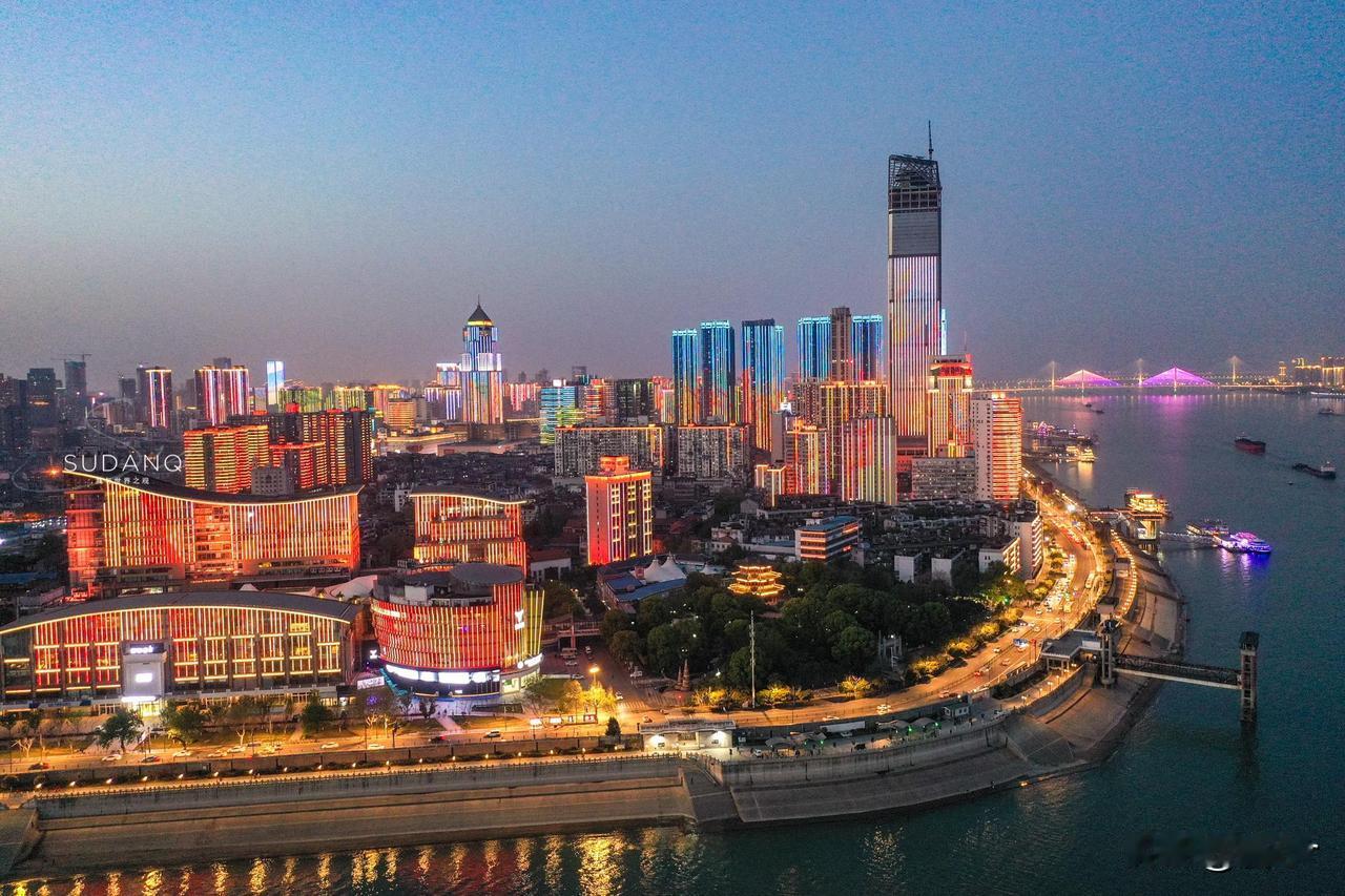 根基更稳，动能更足！2016年，武汉GDP增长7.8%。2017年，武汉GD