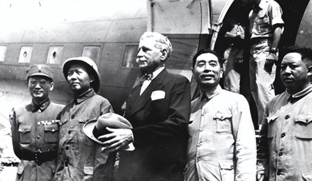 为什么国共两党成立不了联合政府？因为两党连基本的政治互信也没有。在重庆谈判中，国