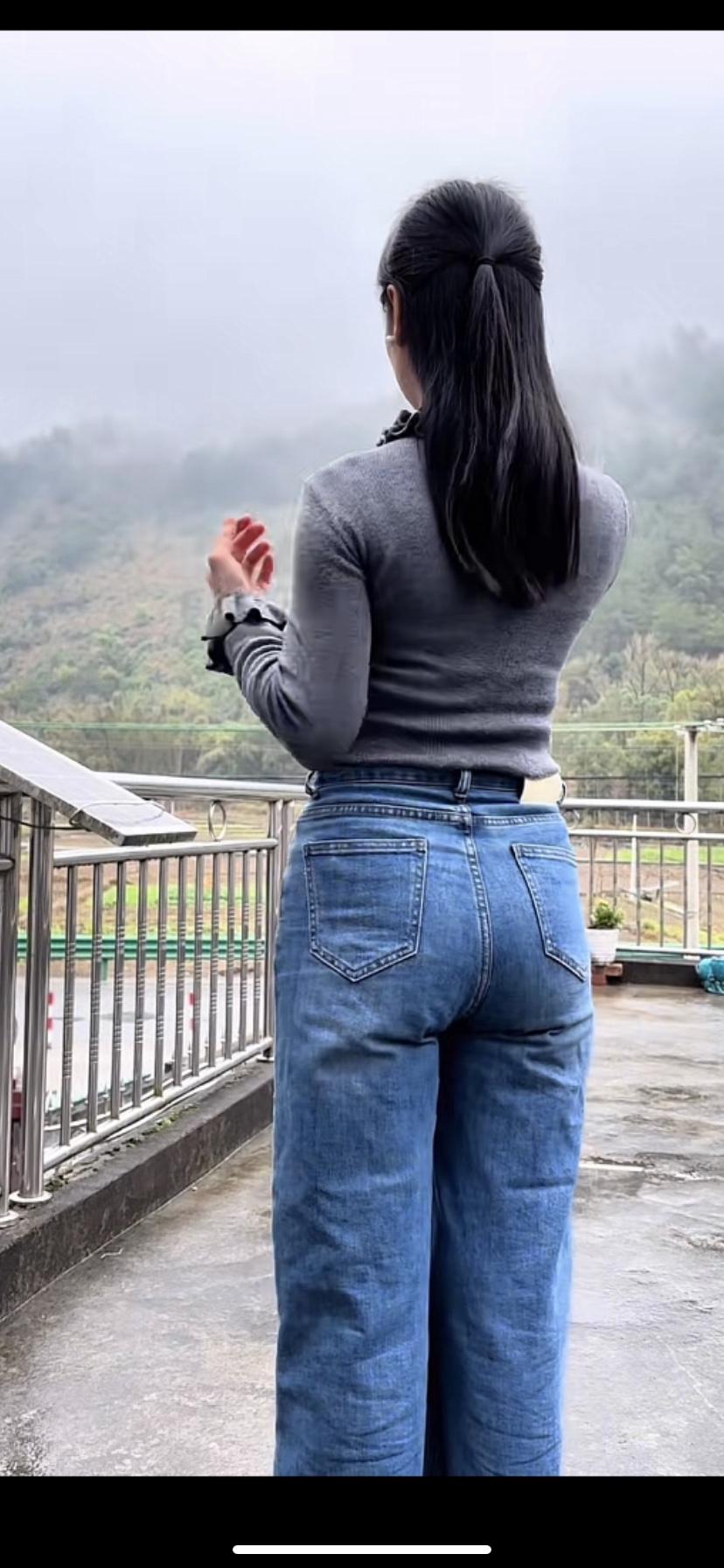 雨中漫步，感受大自然的宁静与美好。