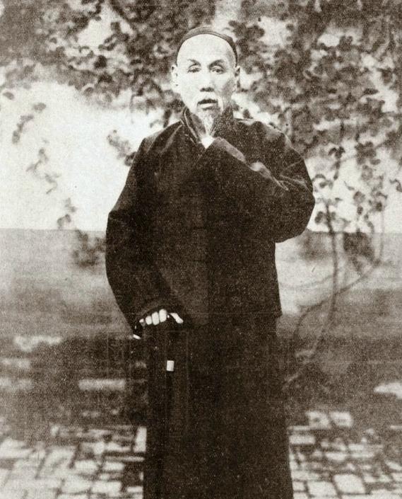 .1898年，46岁的林纾刚丧妻不久，青楼头牌谢蝶仙便让人送来四只特大的柿饼，林