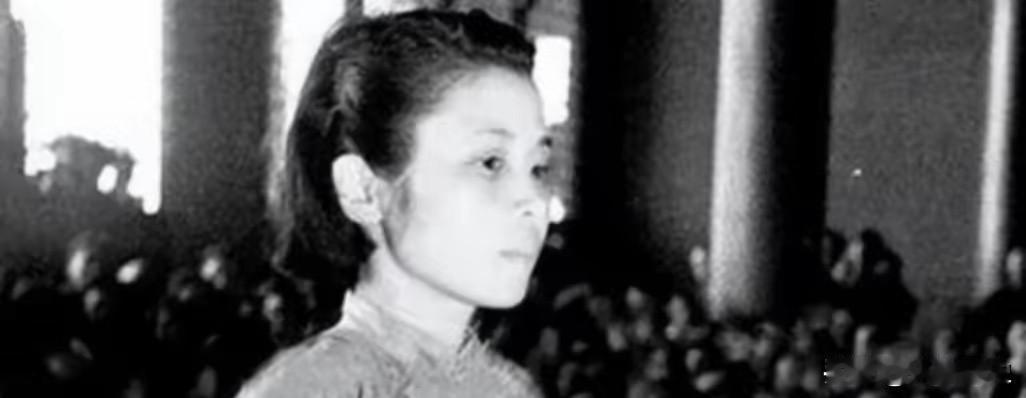 1951年，一个军统女特务被抓，审她的时候，她不求饶，也不喊冤，就反复说一句话：