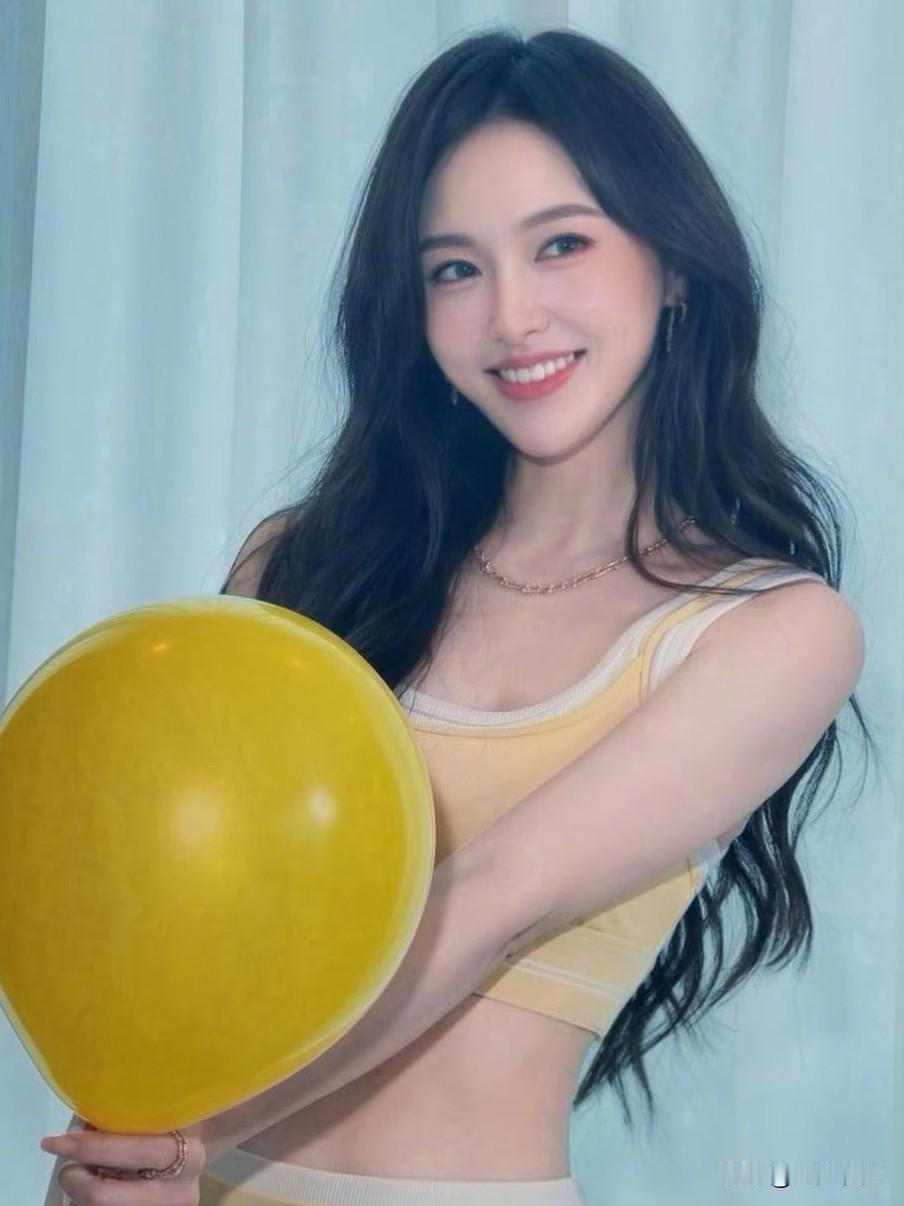 百变唐嫣，要少女像少女，要贵妇人，就像贵妇人！