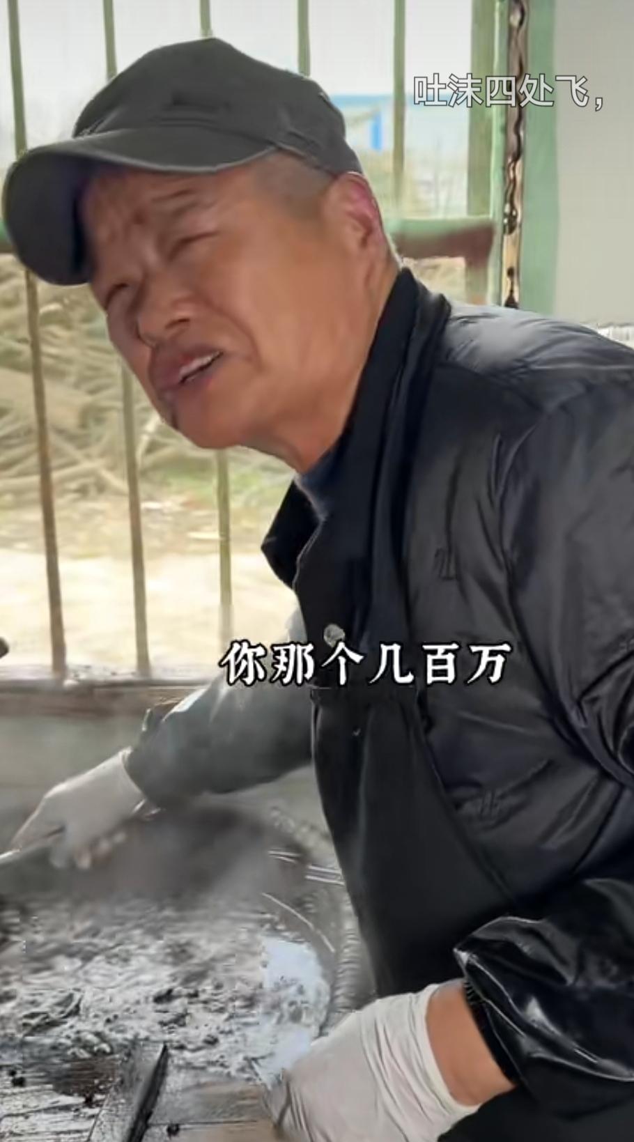 安徽合肥有个名为七万卤肉的网红卤肉店。店里有个坏老头，不许顾客问价格，还宣称用的