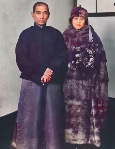 孙中山和宋庆龄，年轻时的宋庆龄真的气质非凡，有大人物的体态。