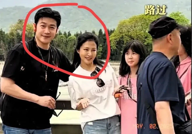 “遇到这些不知趣的人，真是又恼火又觉得好笑！”近期，陆毅携一家四口前往都江堰游玩