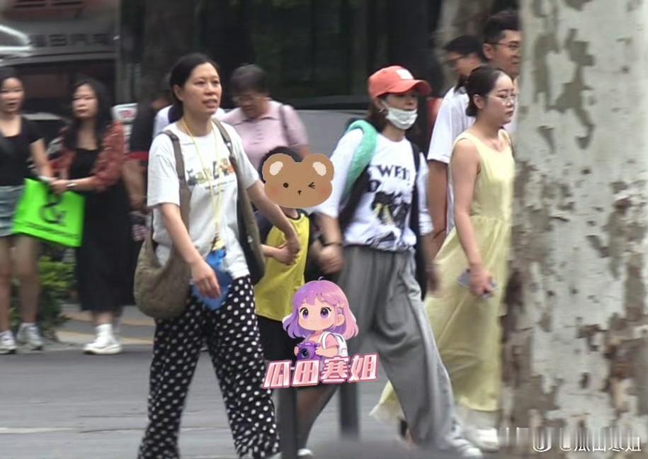 终于知道赵丽颖这两个月销声匿迹的原因了原来是想想幼升小，赵丽颖陪读去了。陪过
