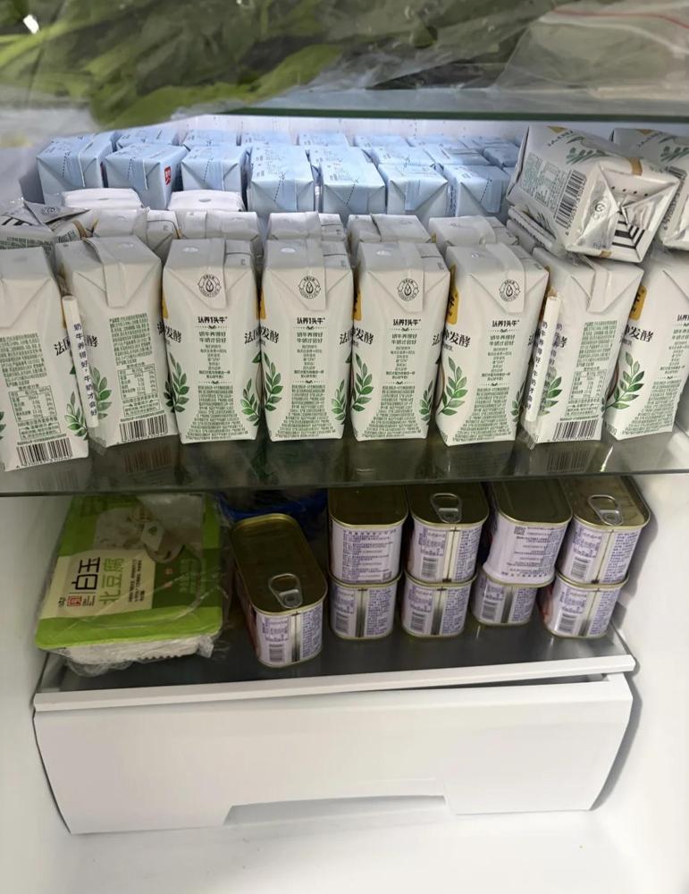 这就是外企待遇吗，男朋友在某意大利外企工作，中秋一共发了八件不算月饼，粗算了一下