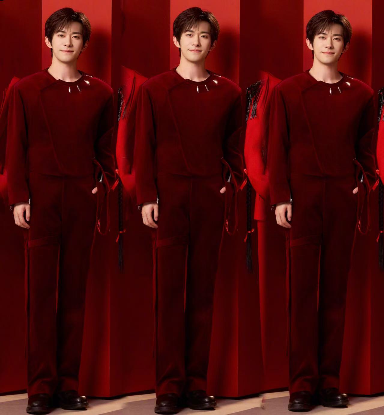 易烊千玺9登春晚易烊千玺春晚限定笑容九登春晚的千玺太绝了！红色系造型配黑色闪片