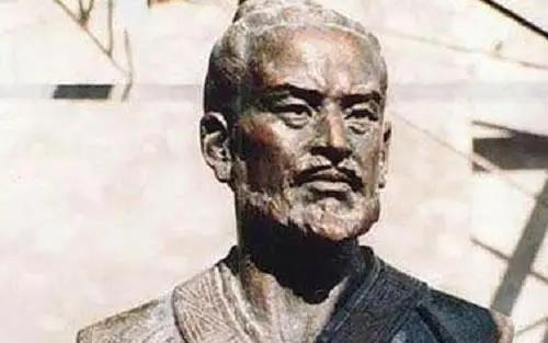 公元前246年，一个叫"郑国"的韩国人跑到秦国，给13岁的嬴政献上一条"妙计"—