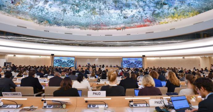 联合国会议上，中国代表当场点名6国，直接回怼：你们没资格！10月5日下午，中