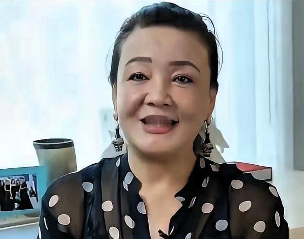 晓梅要回台北生孩子了，这事大家都知道了，时间大概是怀孕后期吧，她自己决定的，理由