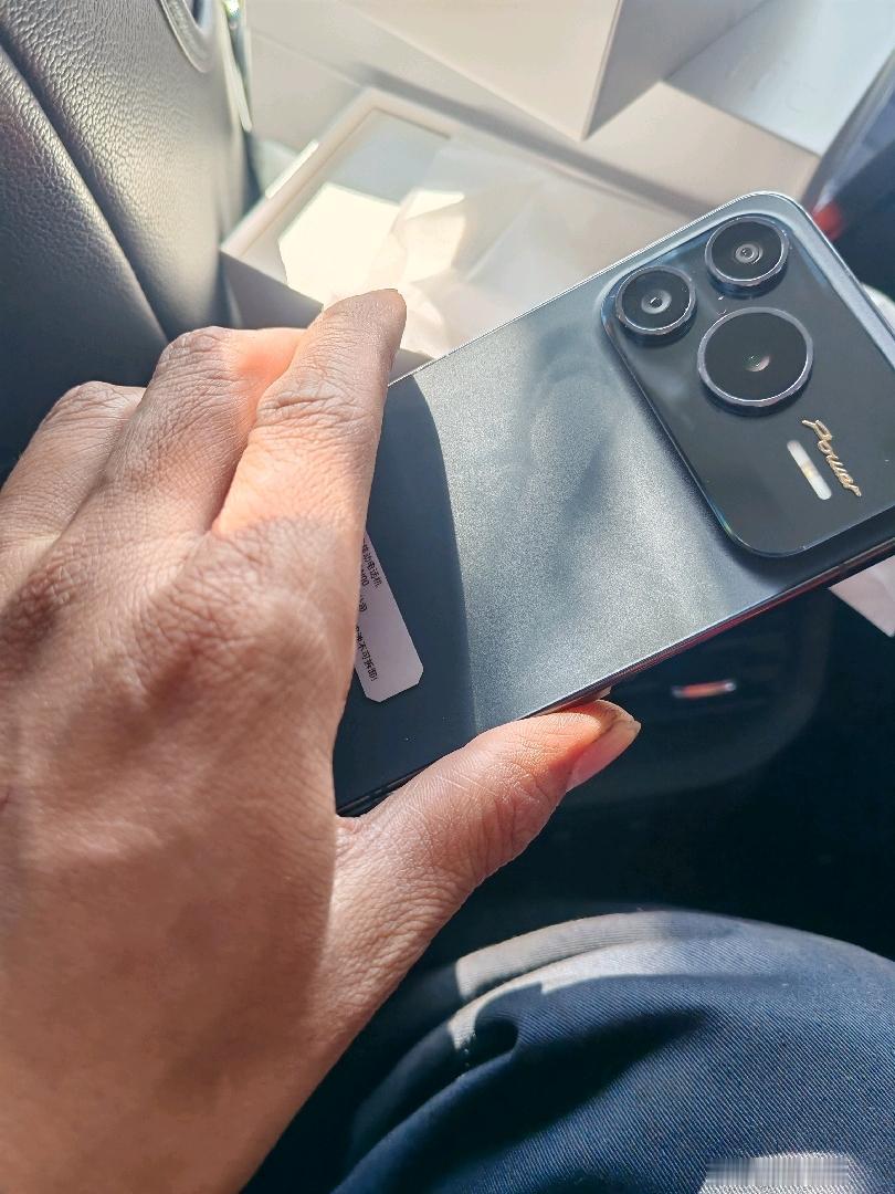 就最近发布的几部新机来说，荣耀断档领先石锤了！荣耀WIN线上卖爆，不少人都在