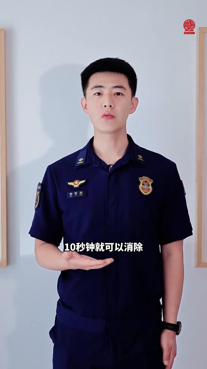你以为打了马赛克就很安全吗？像这样的照片十秒钟就可以消除。图片上传到相册，然后点