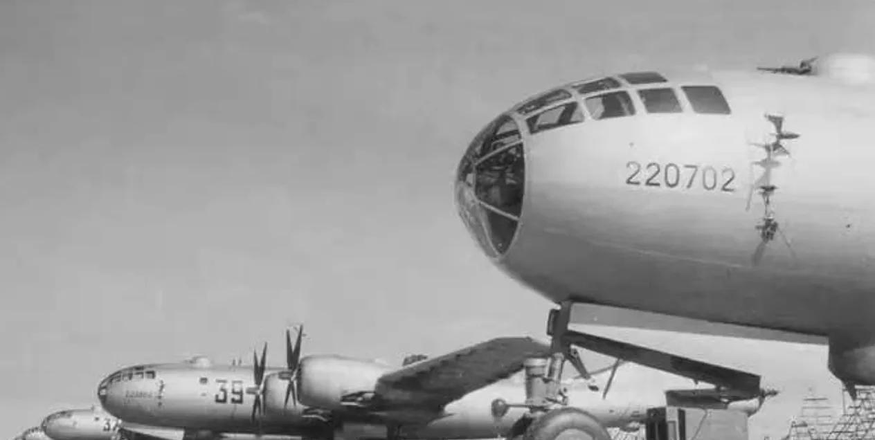 1944年，一架从成都起飞的B-29轰炸机炸完日本后，迫降在苏联远东海参崴机场，
